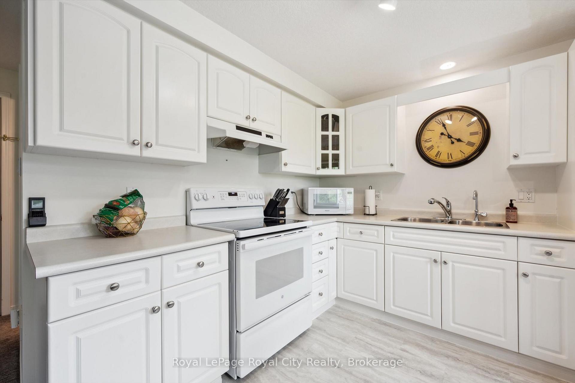 Photo 39 of 41 Munroe Crescent, Guelph, Clairfields/Hanlon Business Park — HOMEH