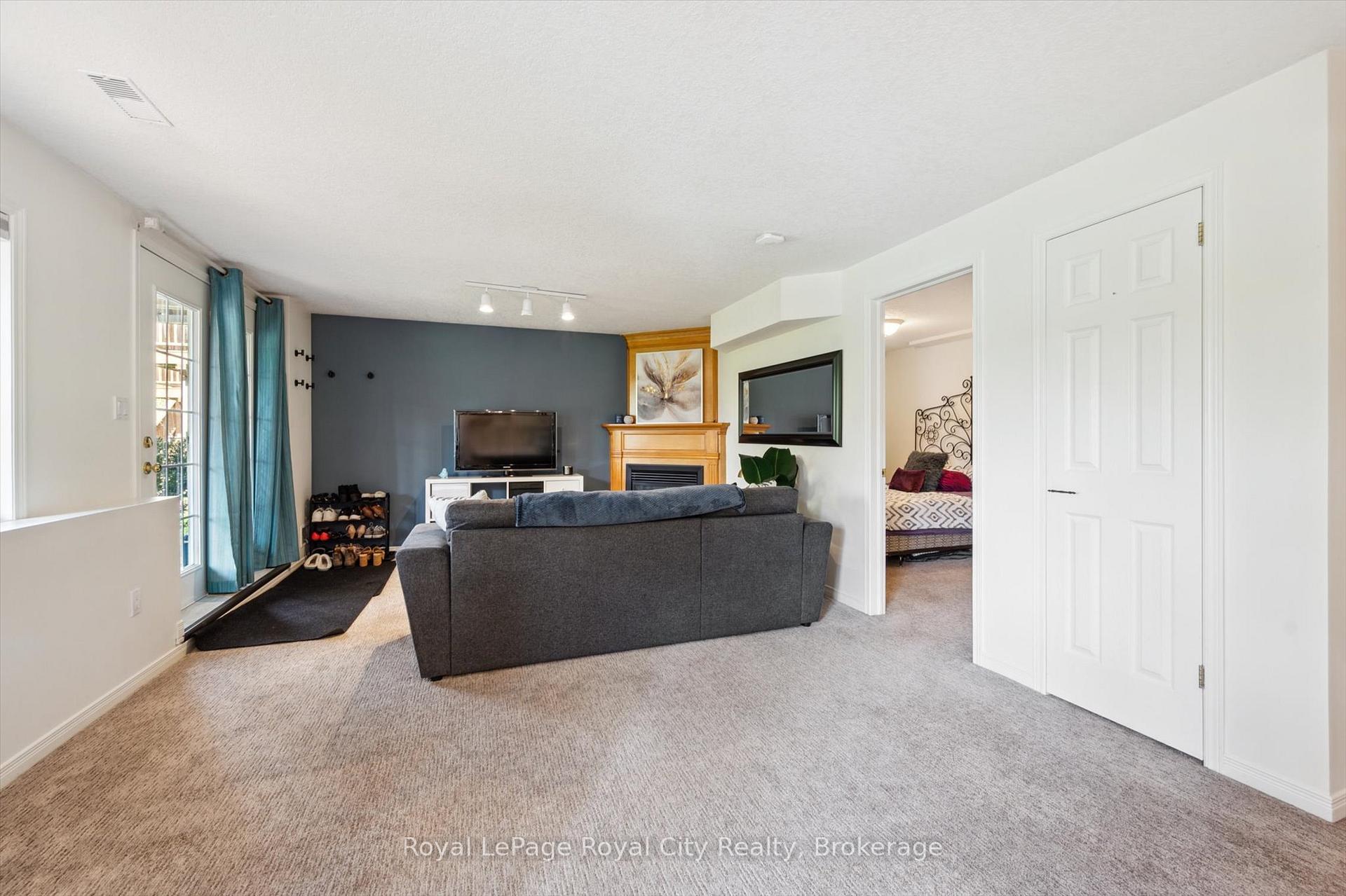 Photo 40 of 41 Munroe Crescent, Guelph, Clairfields/Hanlon Business Park — HOMEH