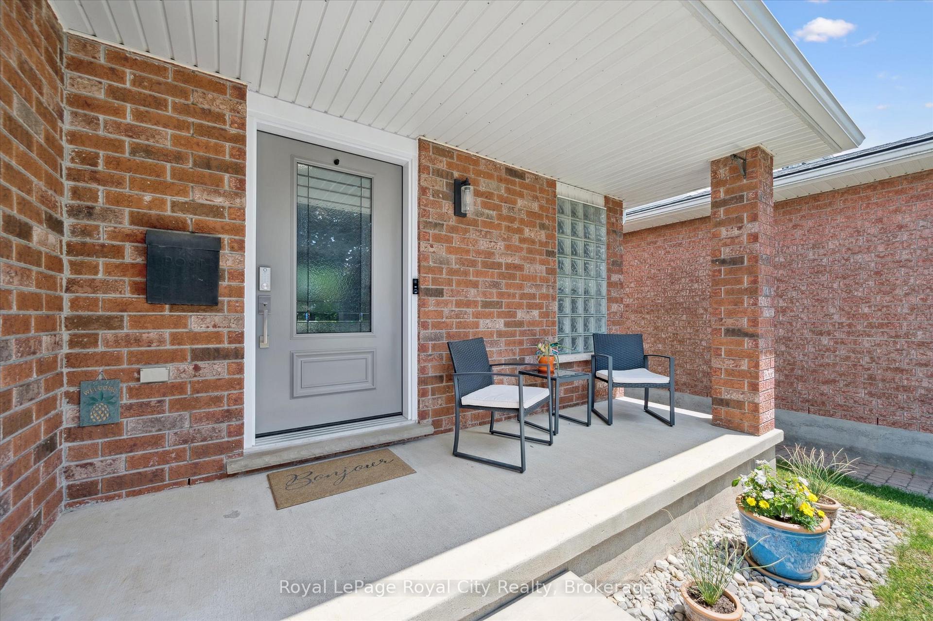 Photo 2 of 67 Inverness Drive, Guelph, Victoria North — HOMEH