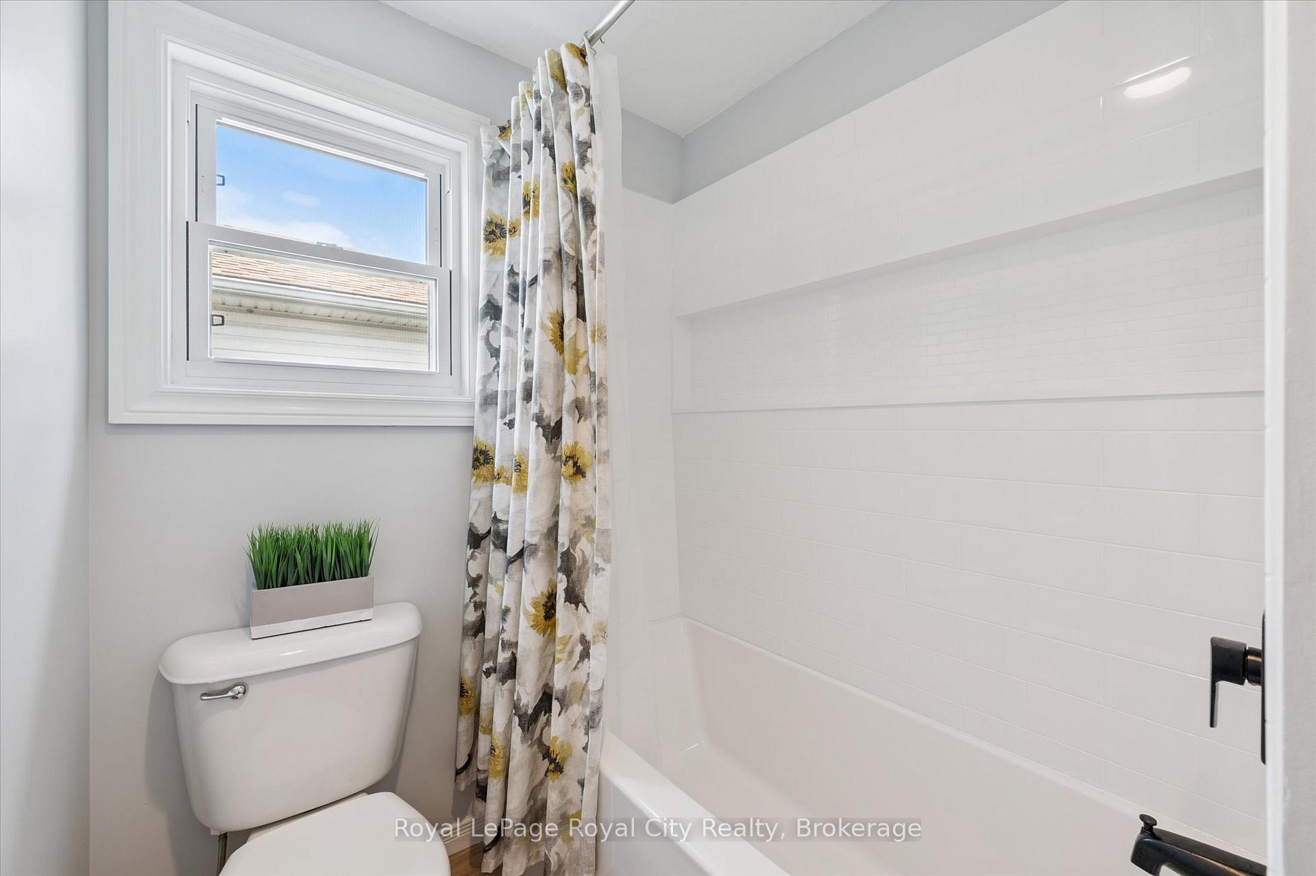 Photo 16 of 67 Inverness Drive, Guelph, Victoria North — HOMEH