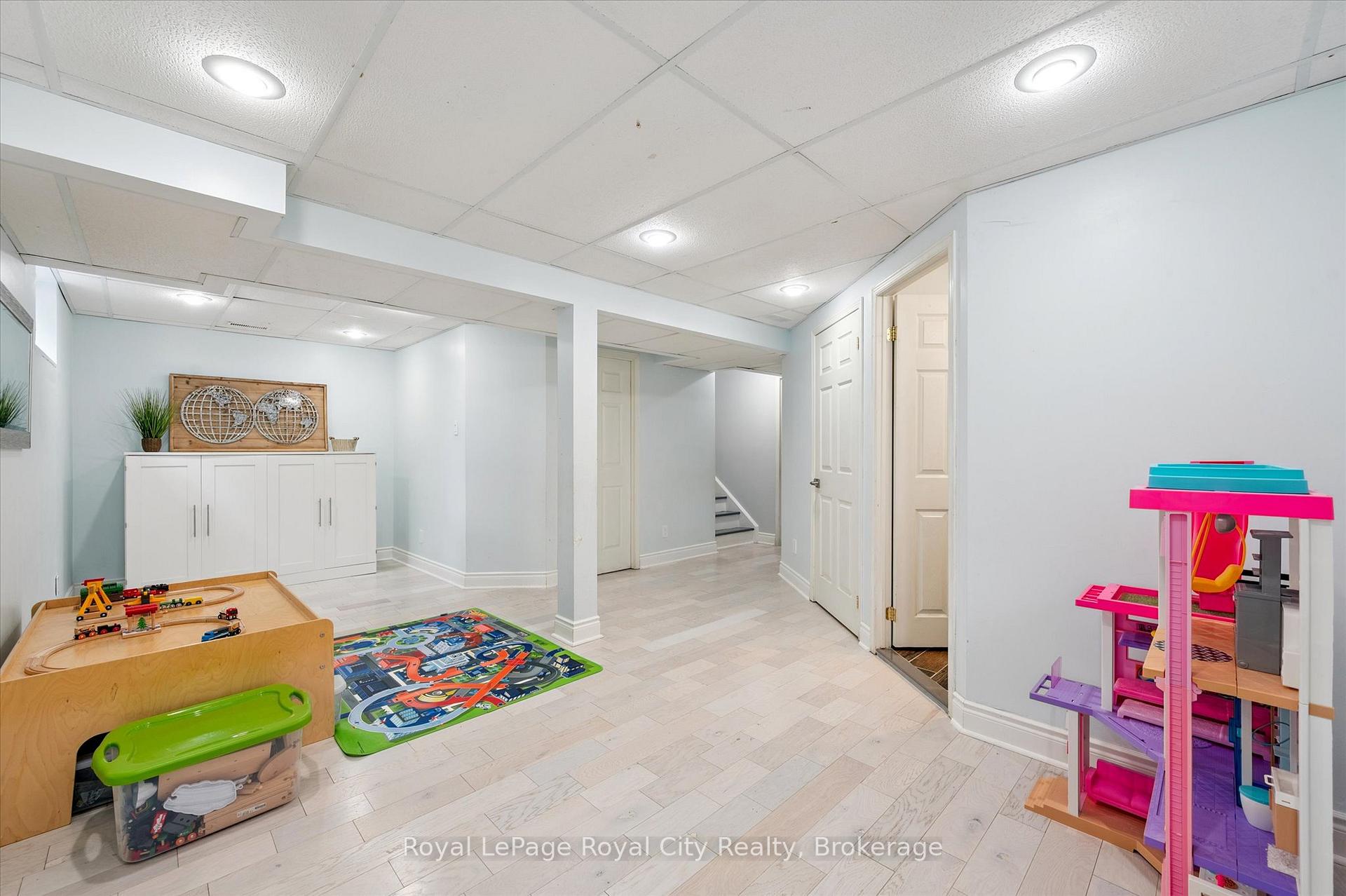 Photo 17 of 67 Inverness Drive, Guelph, Victoria North — HOMEH