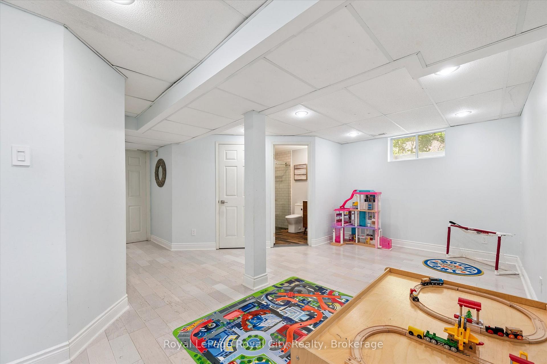 Photo 18 of 67 Inverness Drive, Guelph, Victoria North — HOMEH