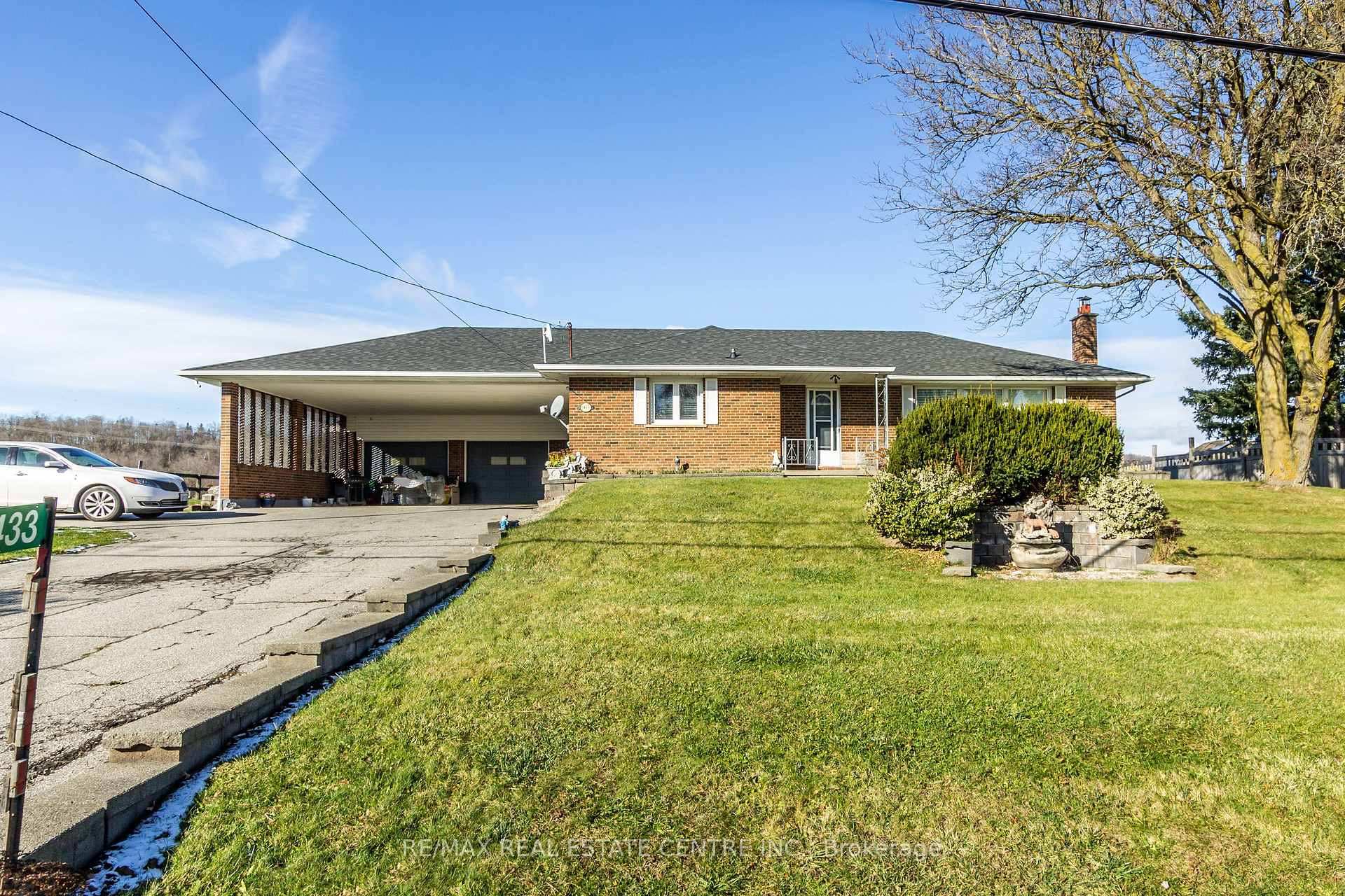 Front of 5433 5 (Campbellville Rd)