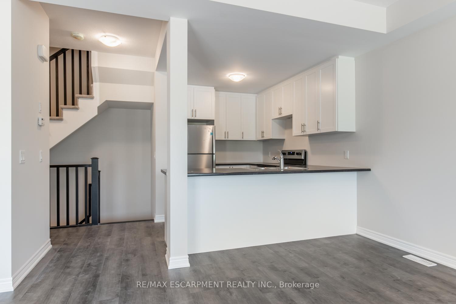 Photo 4 of Unit 36, 19 Picardy Drive, Hamilton, Stoney Creek Mountain — HOMEH