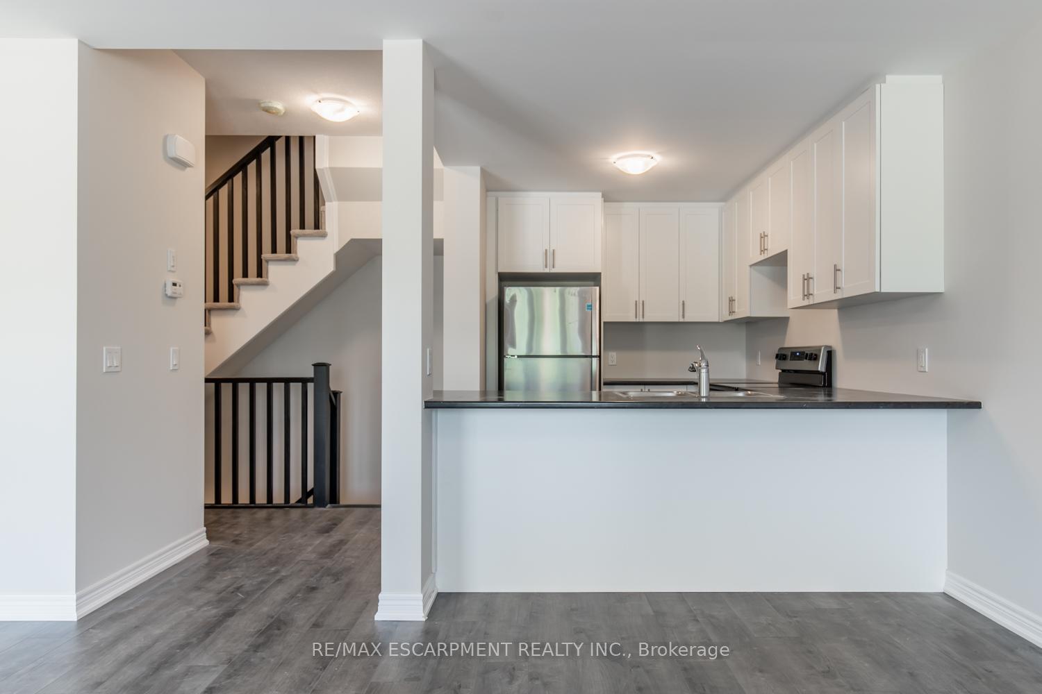 Photo 5 of Unit 36, 19 Picardy Drive, Hamilton, Stoney Creek Mountain — HOMEH