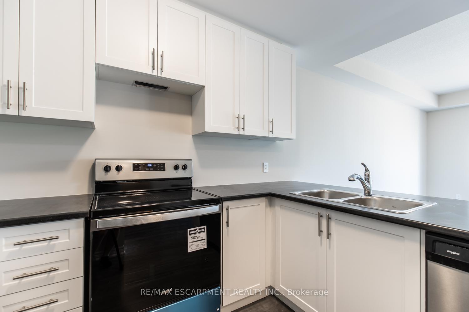 Photo 8 of Unit 36, 19 Picardy Drive, Hamilton, Stoney Creek Mountain — HOMEH