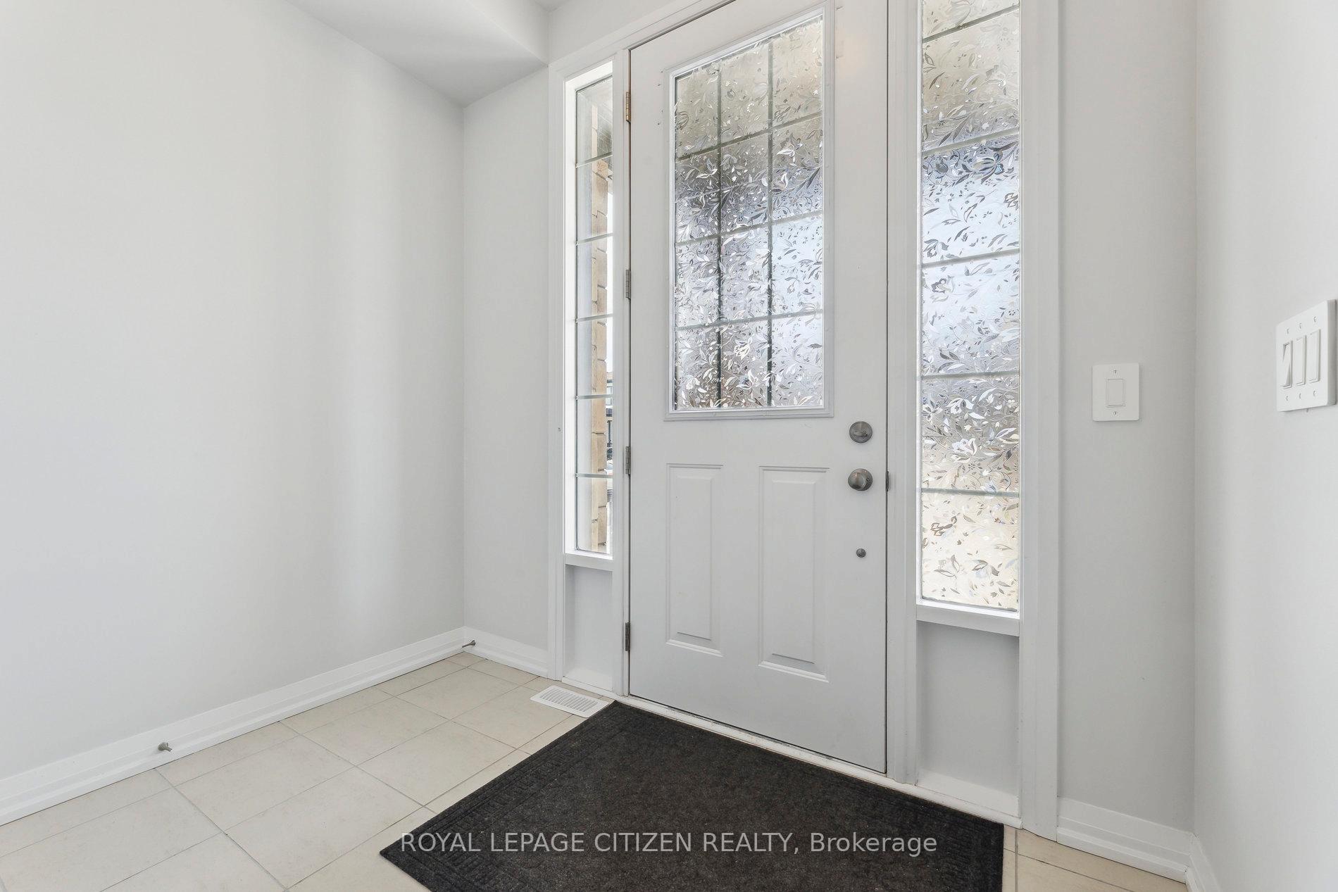 Photo 5 of 141 Corley Street, Kawartha Lakes, Lindsay — HOMEH