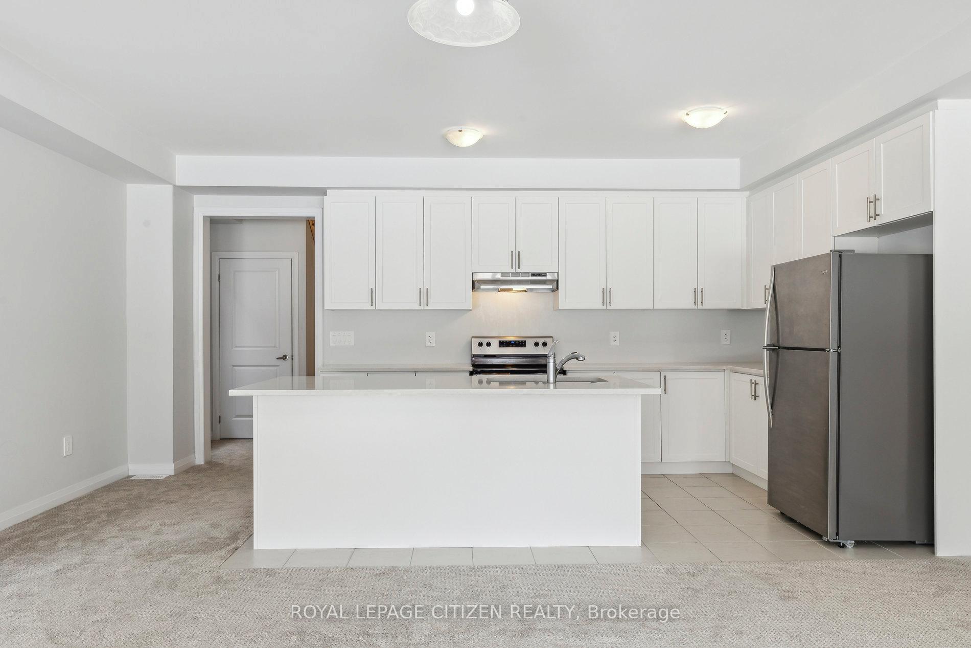 Photo 10 of 141 Corley Street, Kawartha Lakes, Lindsay — HOMEH