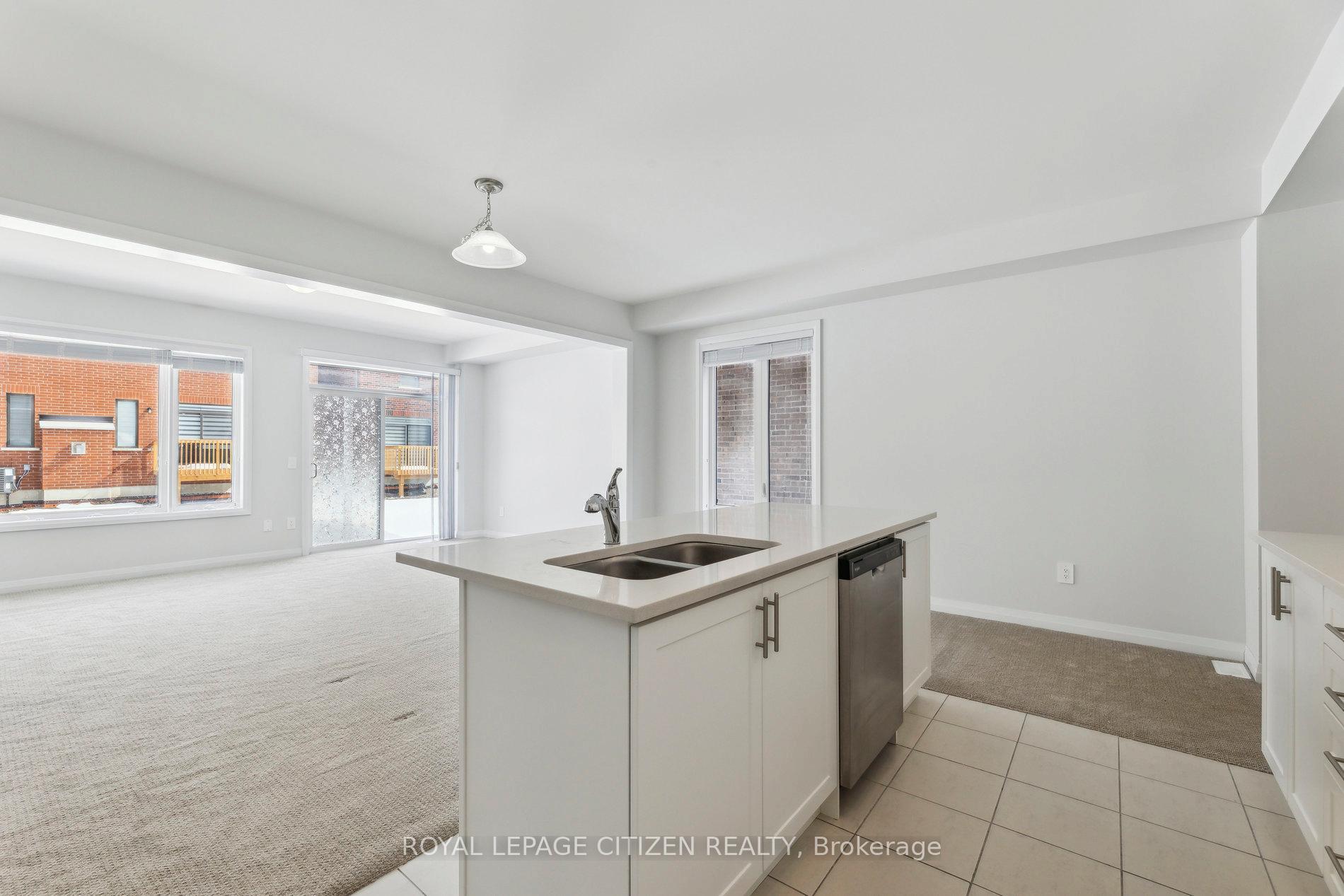 Photo 12 of 141 Corley Street, Kawartha Lakes, Lindsay — HOMEH