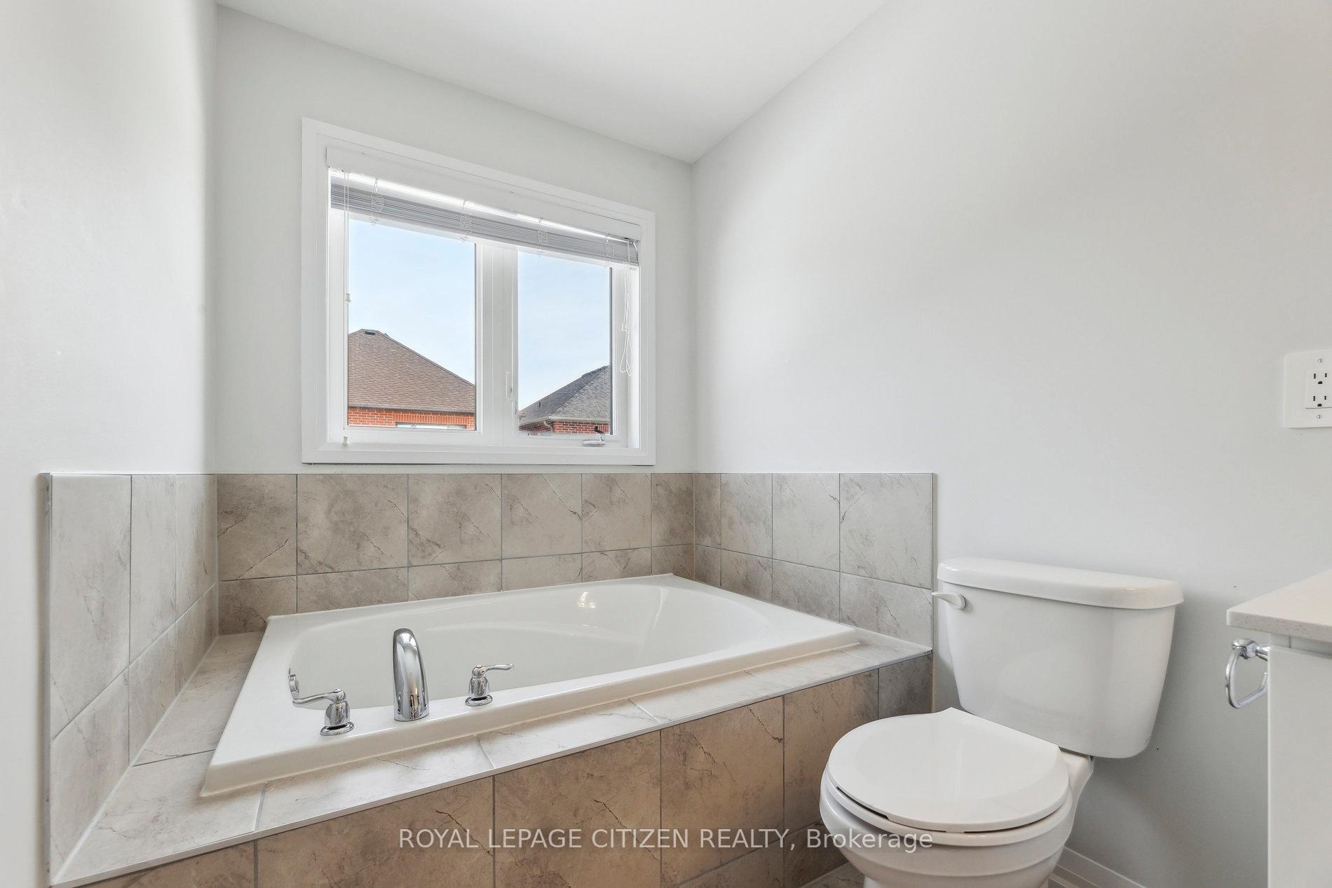 Photo 22 of 141 Corley Street, Kawartha Lakes, Lindsay — HOMEH