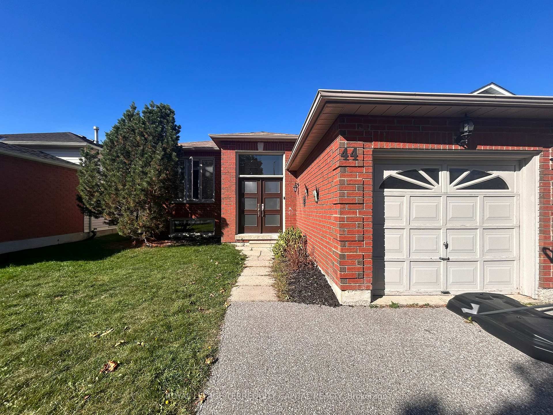 Front of Unit Upper, 44 Ward Drive