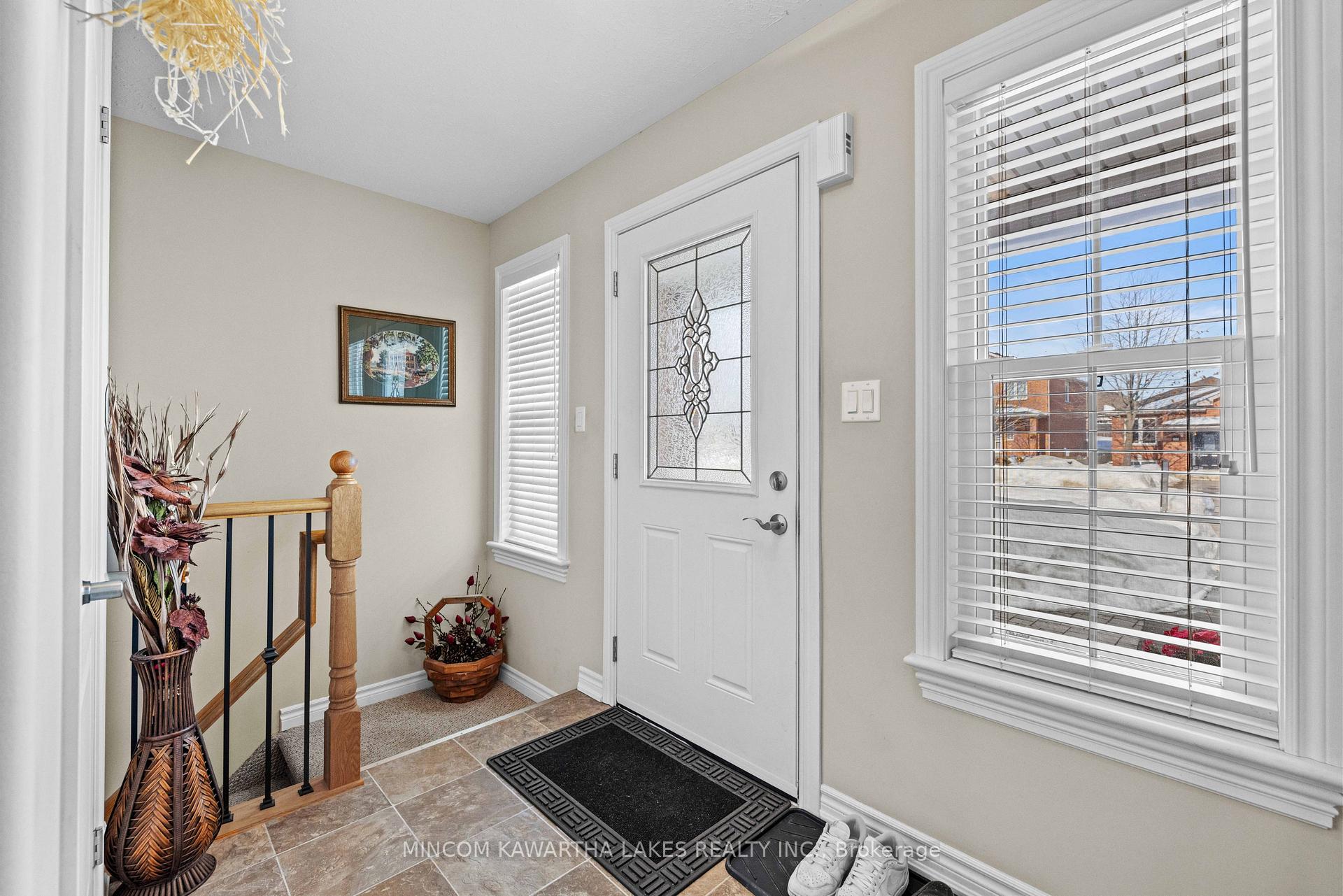 Photo 3 of 46 Laurent Boulevard, Kawartha Lakes, Lindsay — HOMEH