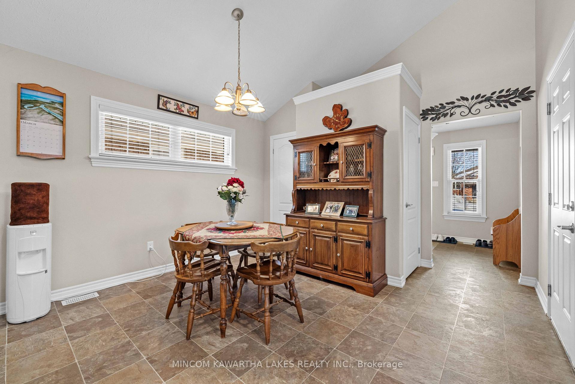 Photo 4 of 46 Laurent Boulevard, Kawartha Lakes, Lindsay — HOMEH