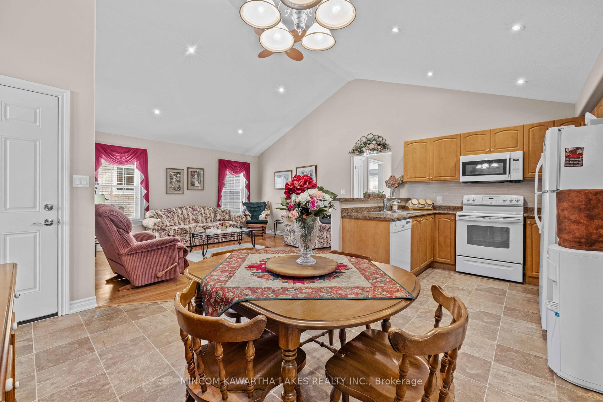 Photo 6 of 46 Laurent Boulevard, Kawartha Lakes, Lindsay — HOMEH