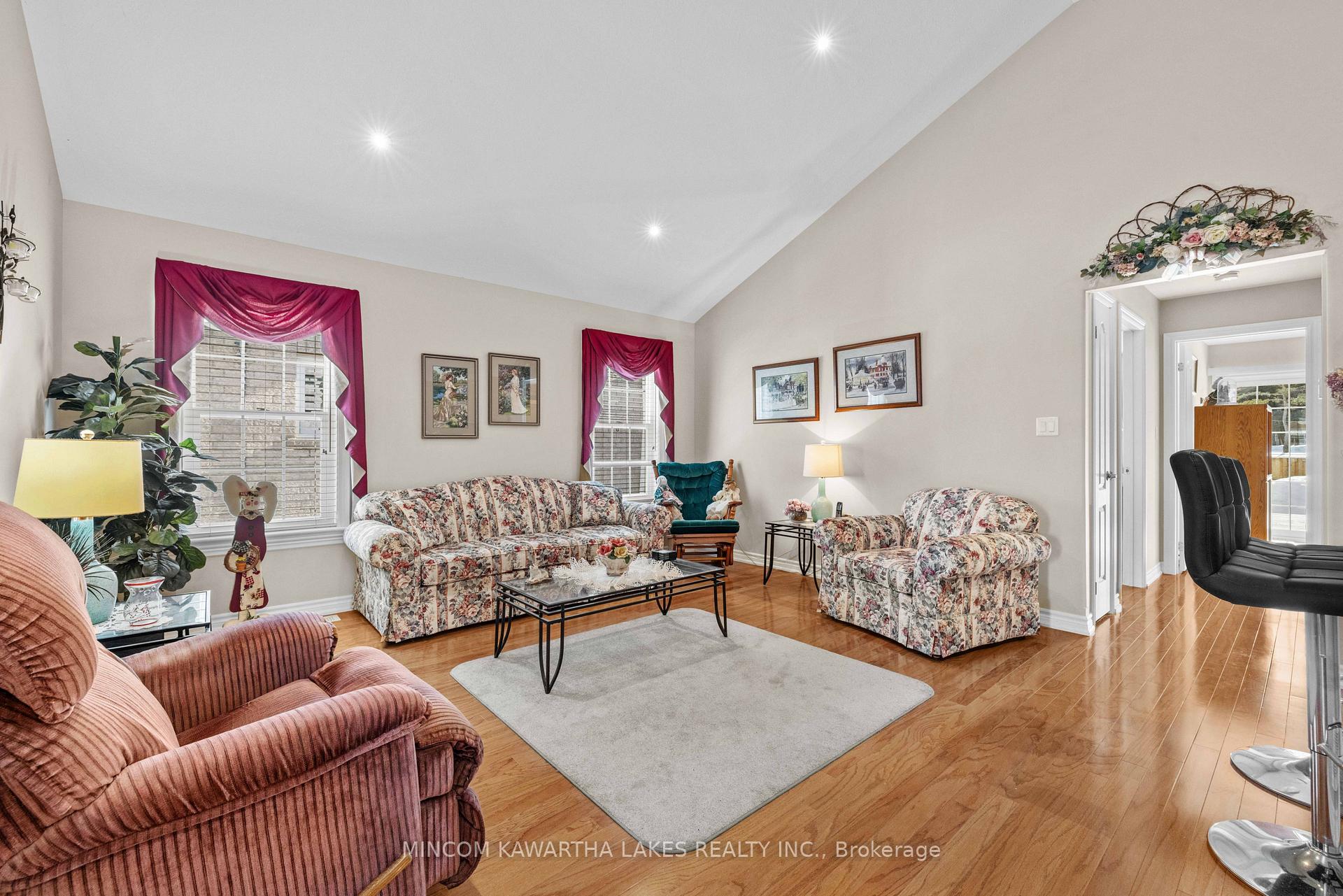 Photo 7 of 46 Laurent Boulevard, Kawartha Lakes, Lindsay — HOMEH