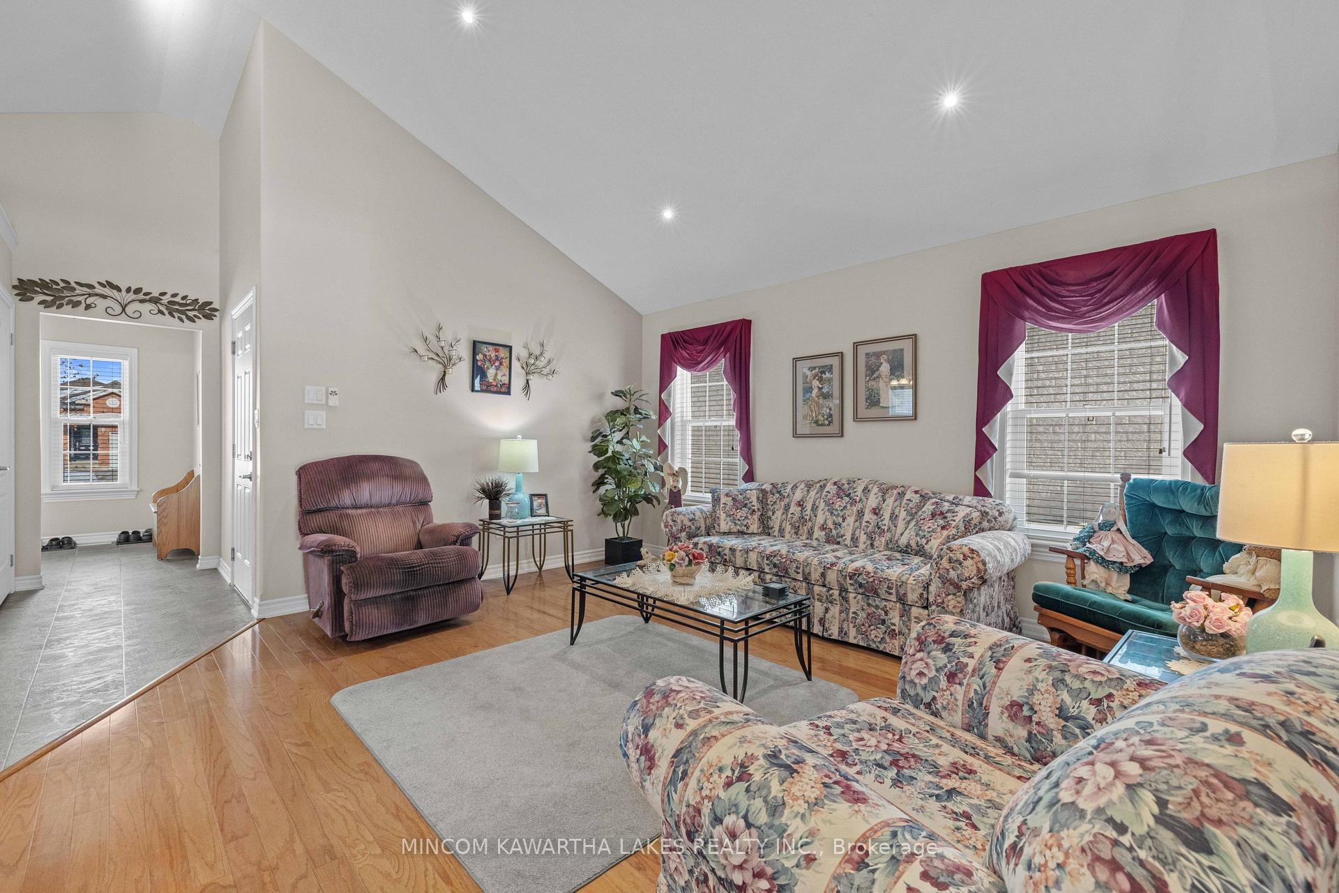 Photo 8 of 46 Laurent Boulevard, Kawartha Lakes, Lindsay — HOMEH