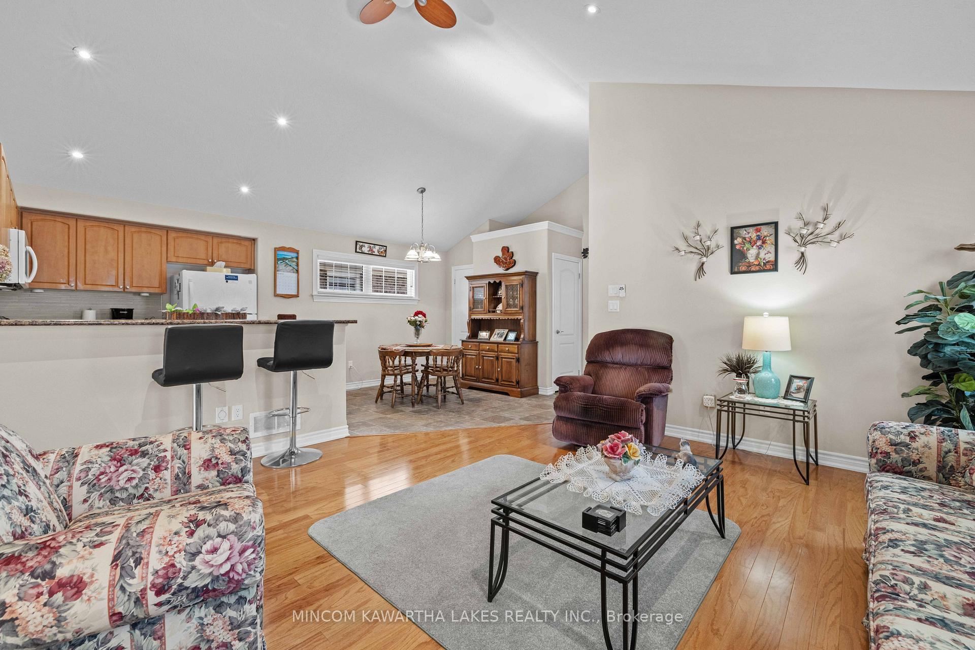 Photo 9 of 46 Laurent Boulevard, Kawartha Lakes, Lindsay — HOMEH