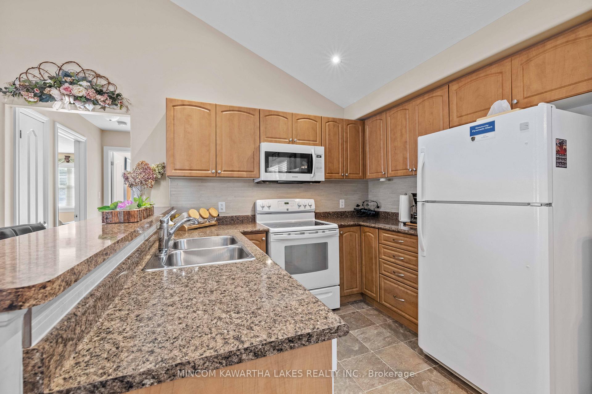 Photo 12 of 46 Laurent Boulevard, Kawartha Lakes, Lindsay — HOMEH