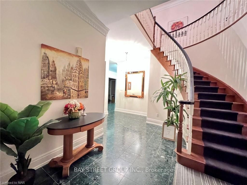 Photo 3 of 411 Kerman Avenue, Grimsby, Grimsby Beach — HOMEH