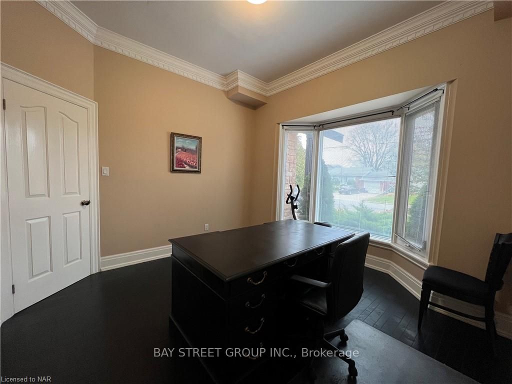 Photo 4 of 411 Kerman Avenue, Grimsby, Grimsby Beach — HOMEH