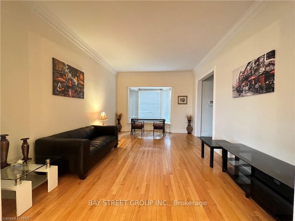 Photo 6 of 411 Kerman Avenue, Grimsby, Grimsby Beach — HOMEH