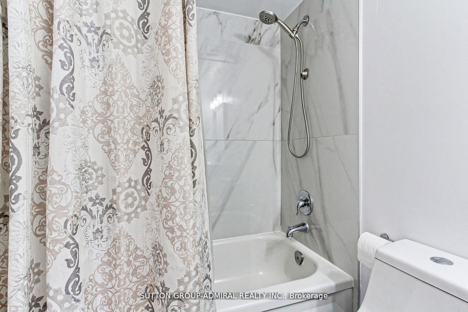 Photo 4 of Unit 303, 1 Royal Orchard Blvd, Markham, Royal Orchard — HOMEH