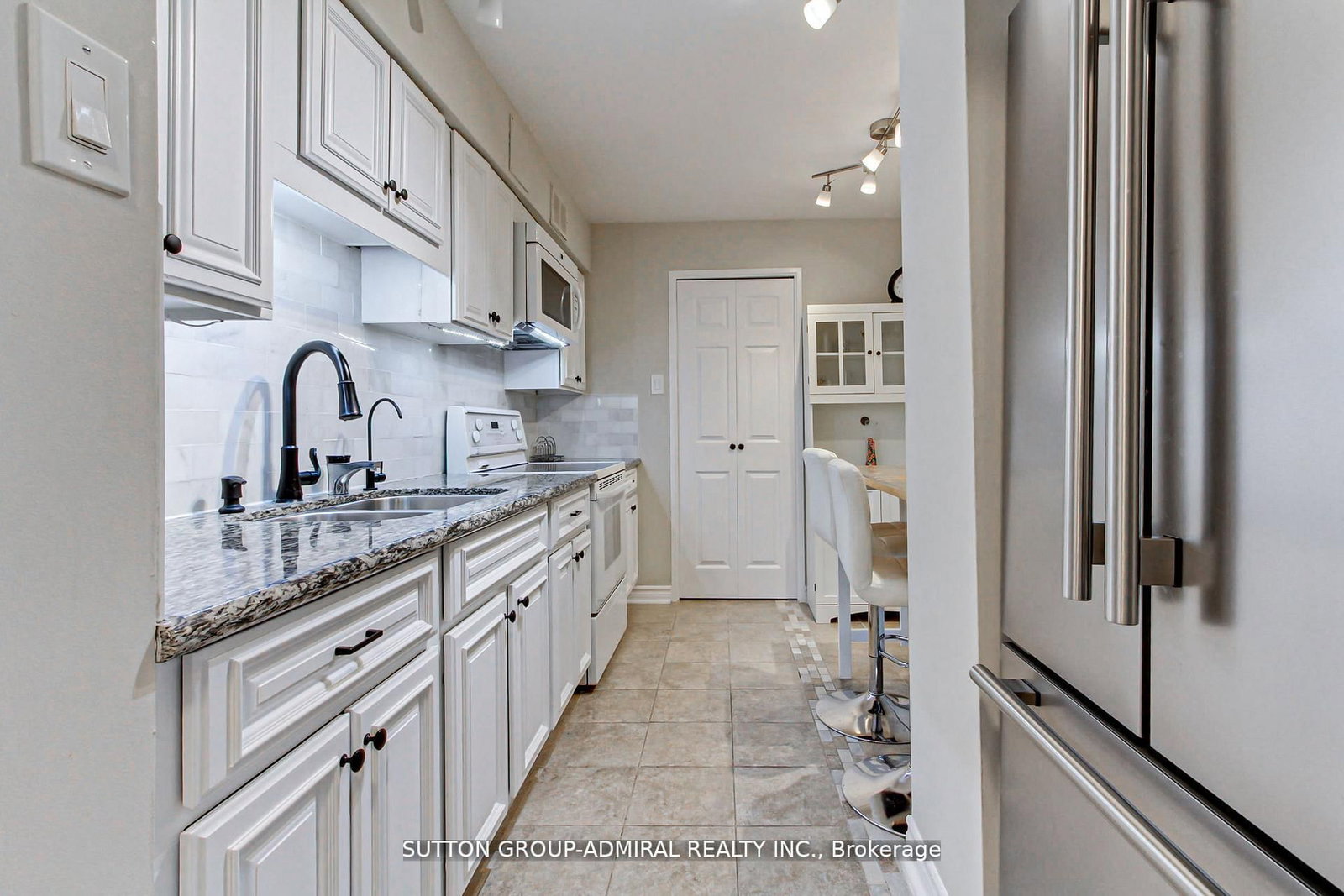 Photo 9 of Unit 303, 1 Royal Orchard Blvd, Markham, Royal Orchard — HOMEH