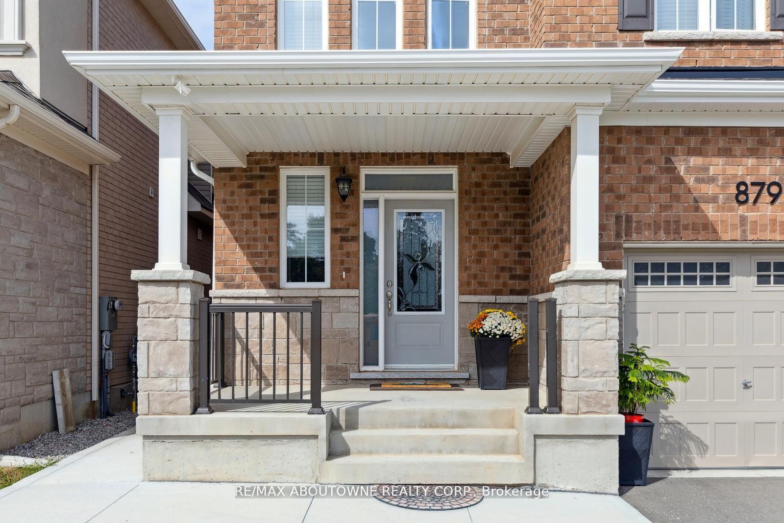 Photo 3 of 879 Hickory Crescent, Milton, Cobban — HOMEH