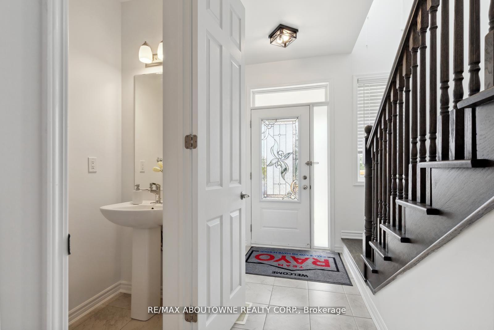 Photo 6 of 879 Hickory Crescent, Milton, Cobban — HOMEH