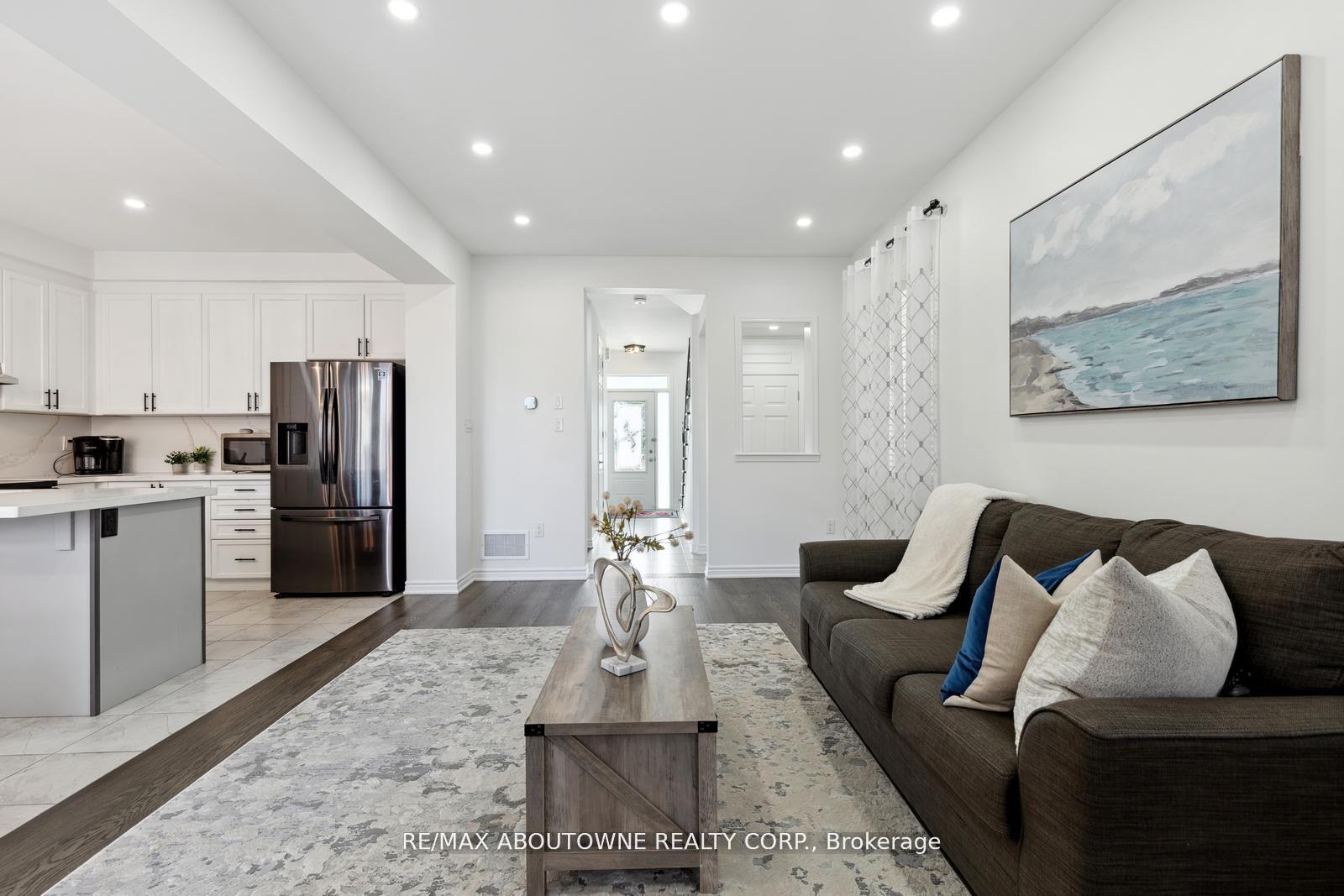 Photo 9 of 879 Hickory Crescent, Milton, Cobban — HOMEH