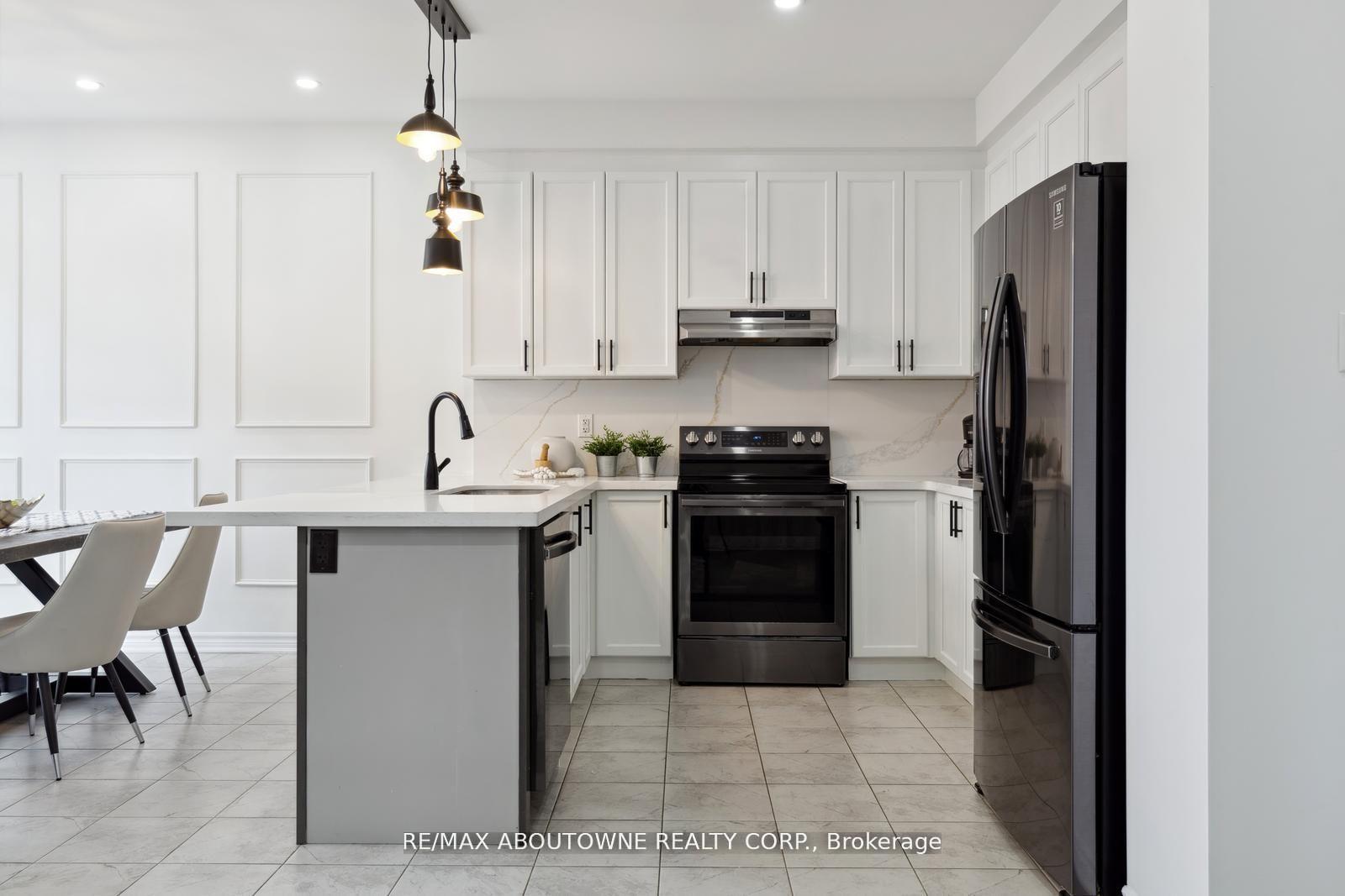 Photo 12 of 879 Hickory Crescent, Milton, Cobban — HOMEH