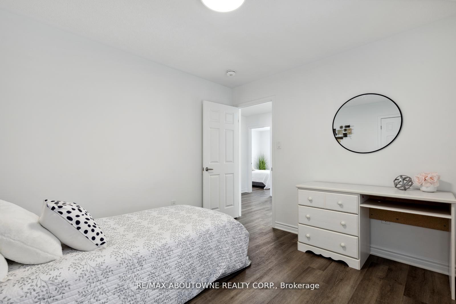 Photo 24 of 879 Hickory Crescent, Milton, Cobban — HOMEH