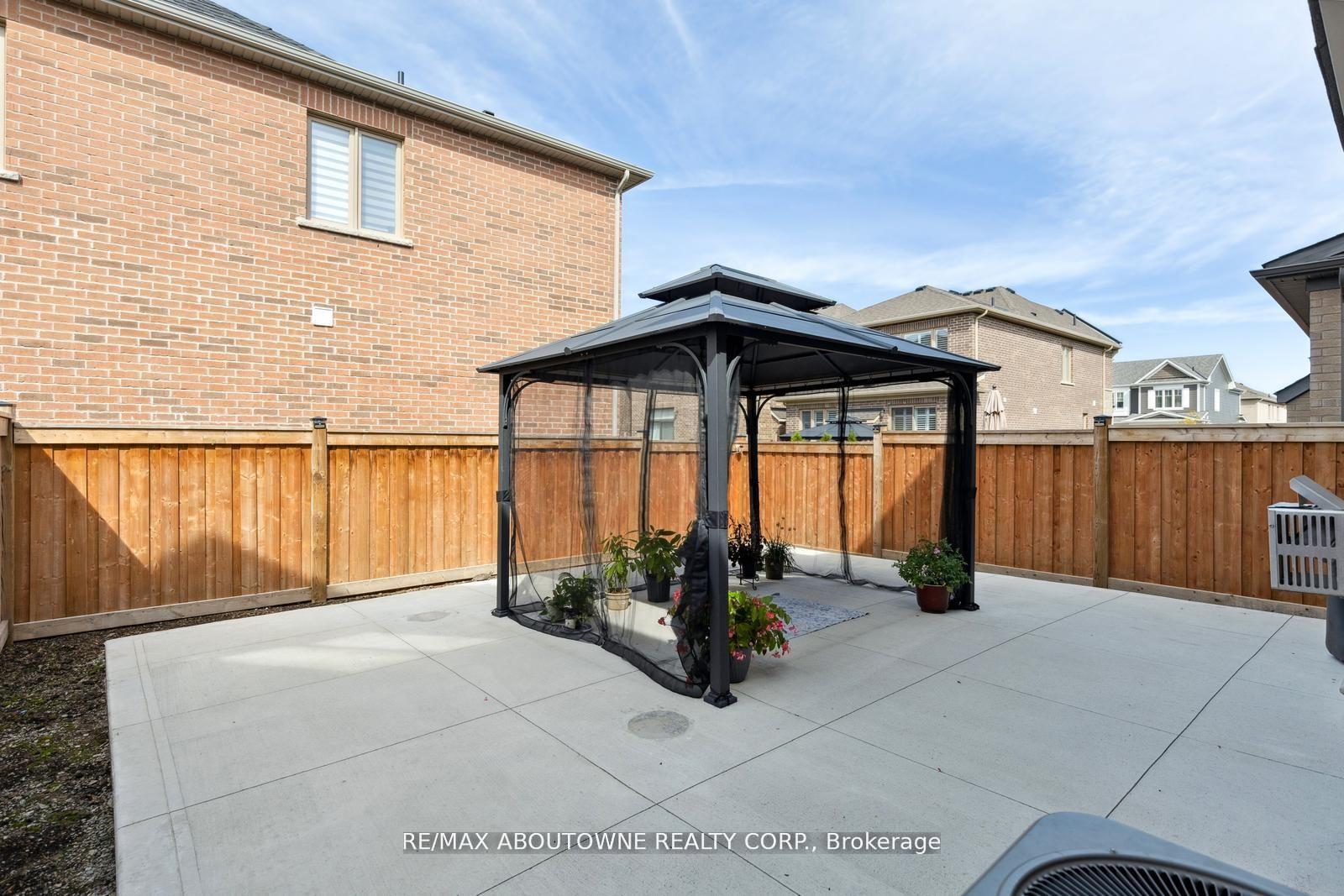 Photo 33 of 879 Hickory Crescent, Milton, Cobban — HOMEH