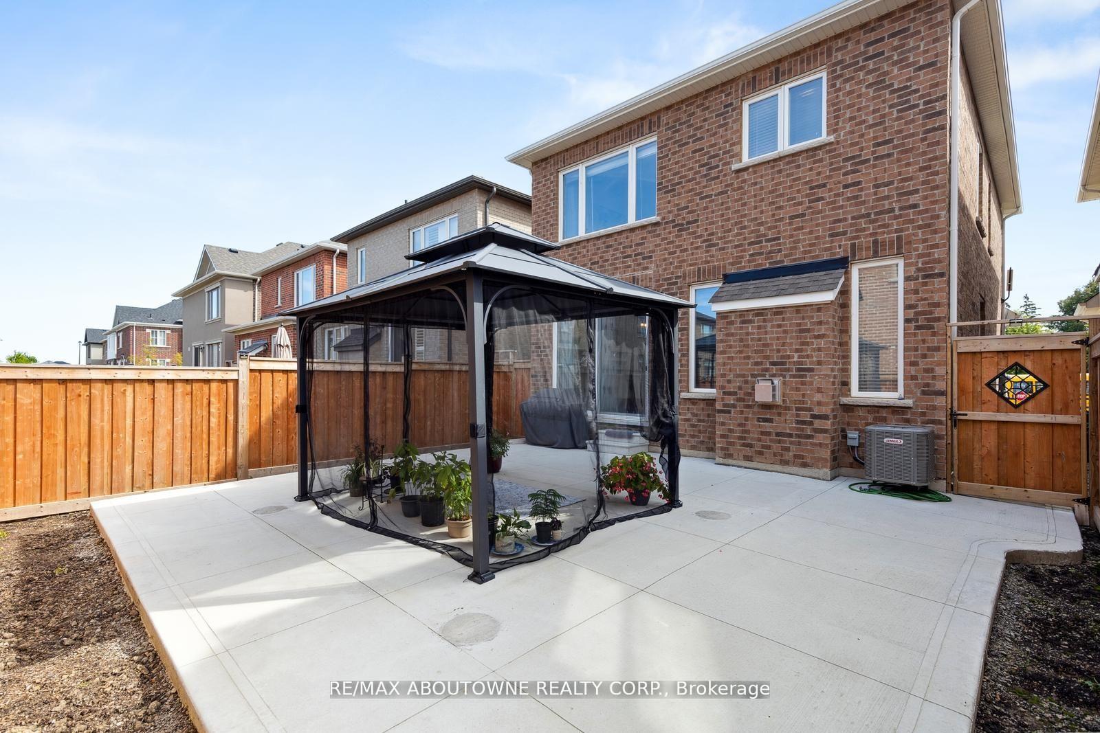 Photo 34 of 879 Hickory Crescent, Milton, Cobban — HOMEH