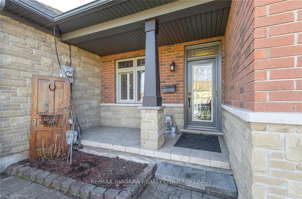 Photo 3 of 22 Conrad Place, Grimsby, Grimsby Beach — HOMEH