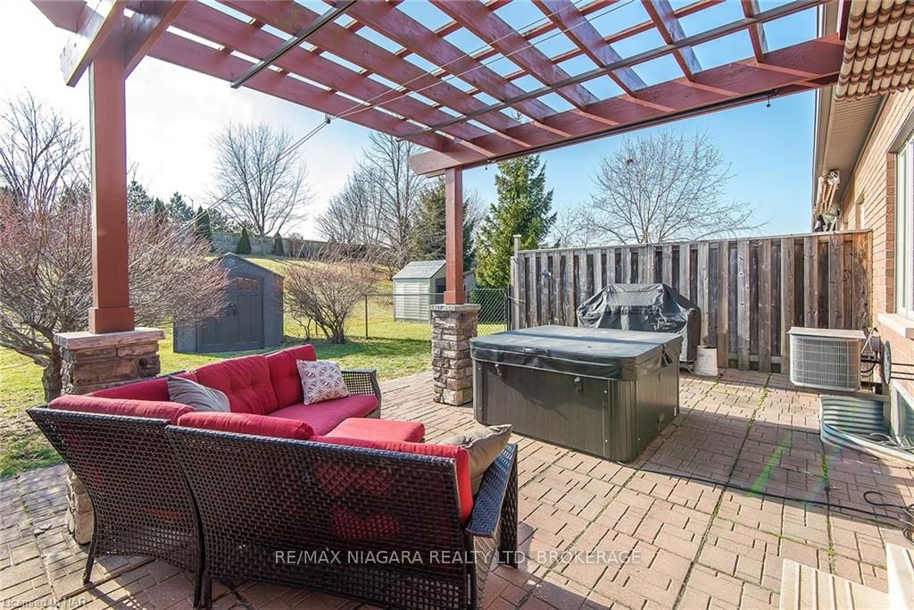 Photo 8 of 22 Conrad Place, Grimsby, Grimsby Beach — HOMEH