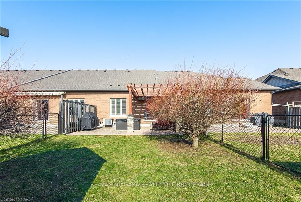 Photo 10 of 22 Conrad Place, Grimsby, Grimsby Beach — HOMEH