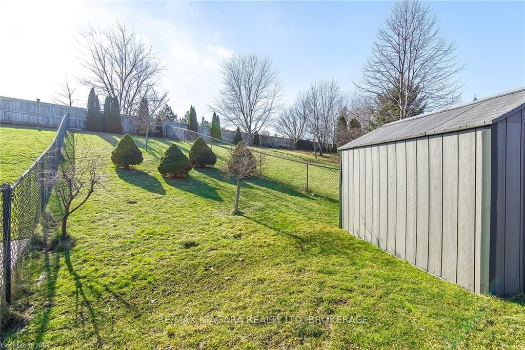 Photo 11 of 22 Conrad Place, Grimsby, Grimsby Beach — HOMEH