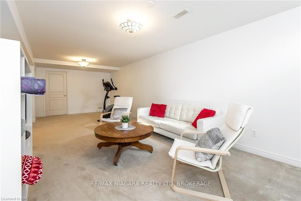 Photo 33 of 22 Conrad Place, Grimsby, Grimsby Beach — HOMEH