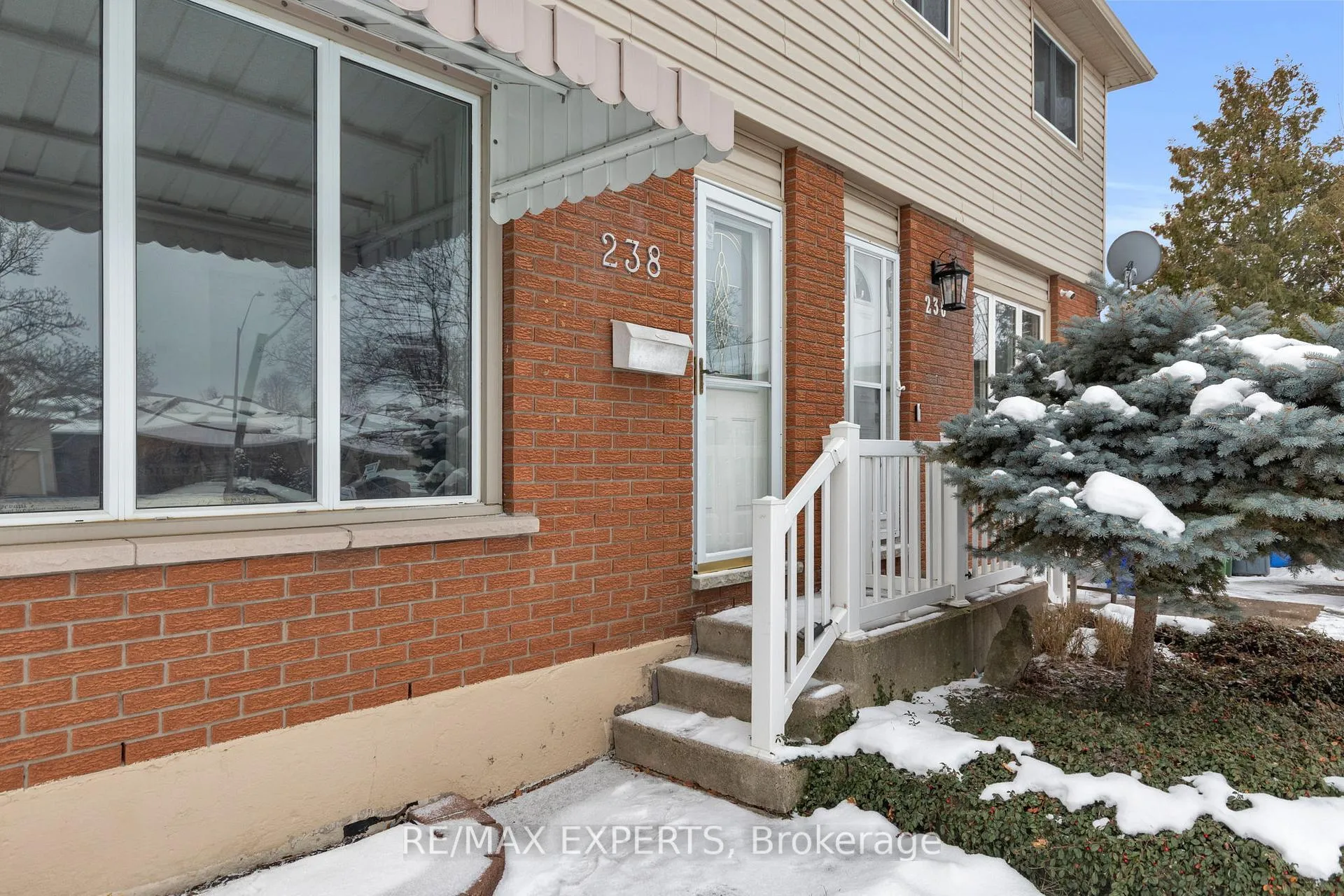 Photo 4 of 238 Lawnhurst Court, Hamilton, Lawfield — HOMEH