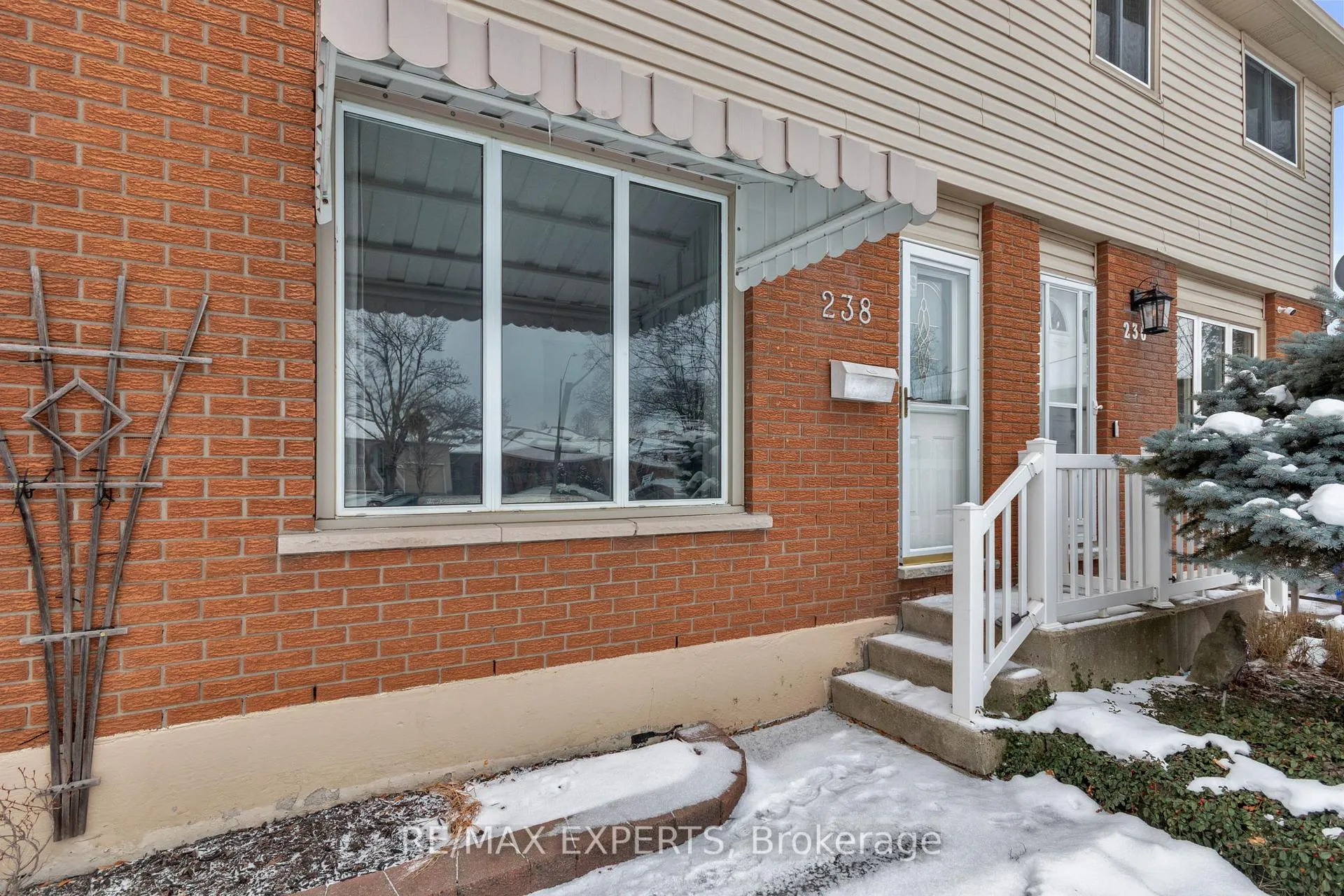 Photo 5 of 238 Lawnhurst Court, Hamilton, Lawfield — HOMEH