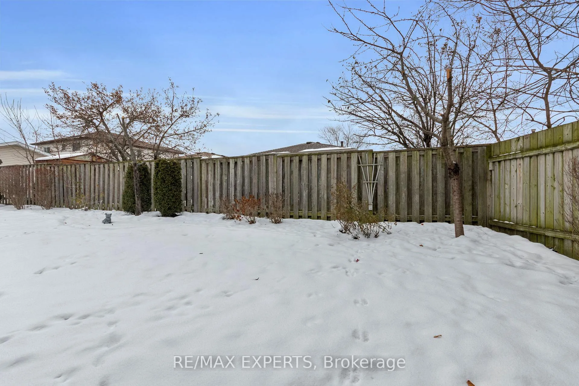 Photo 8 of 238 Lawnhurst Court, Hamilton, Lawfield — HOMEH