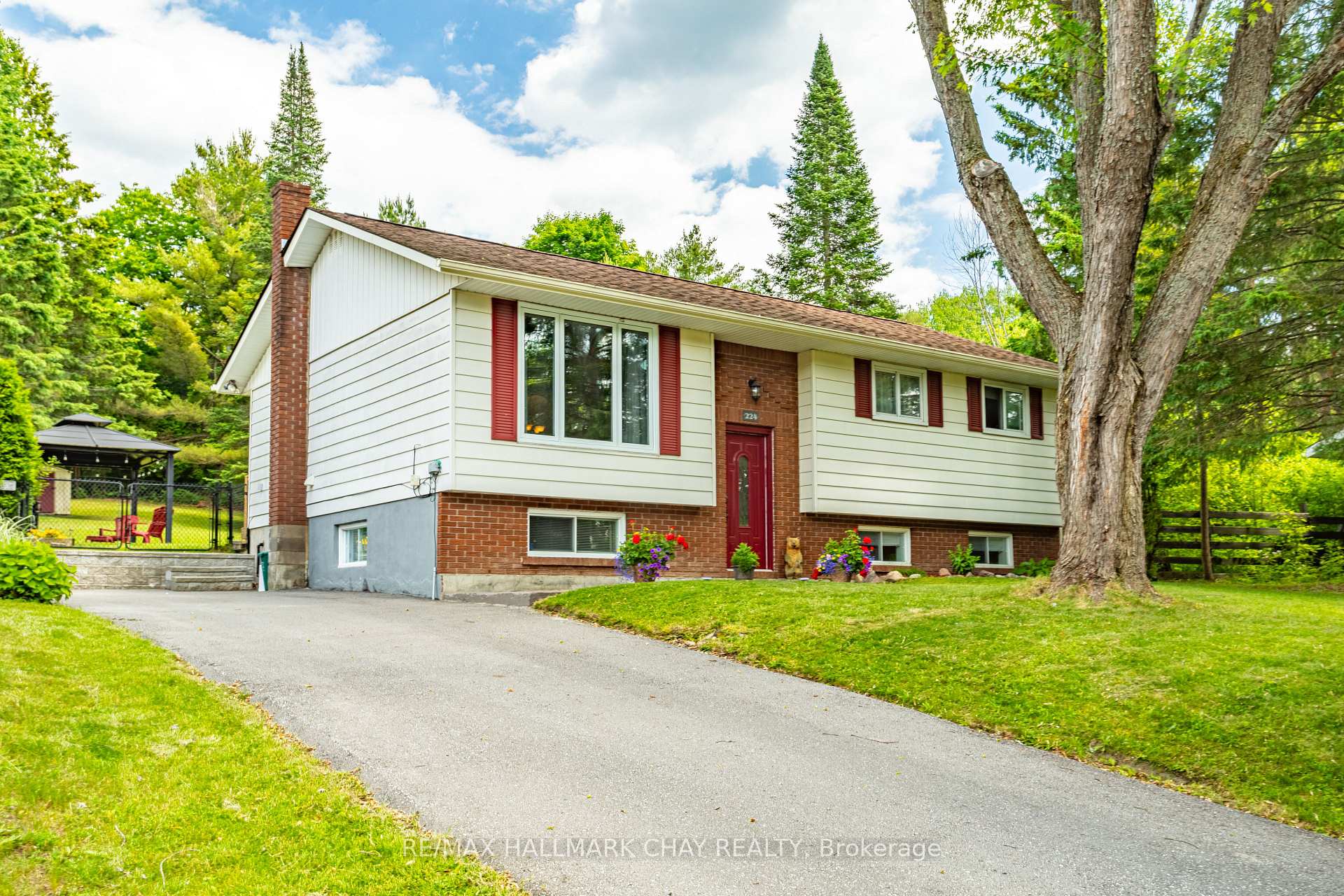Photo 1 of 224 Oriole Crescent, Gravenhurst, Muskoka (S) — HOMEH