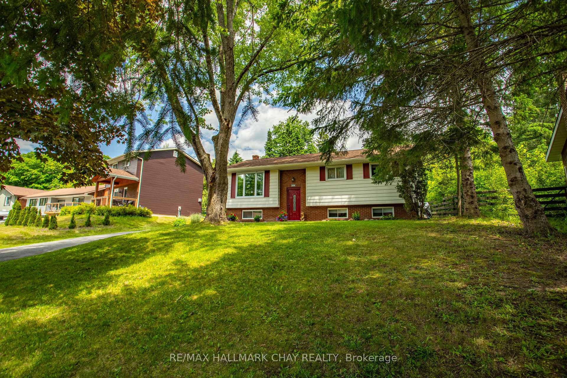 Photo 2 of 224 Oriole Crescent, Gravenhurst, Muskoka (S) — HOMEH