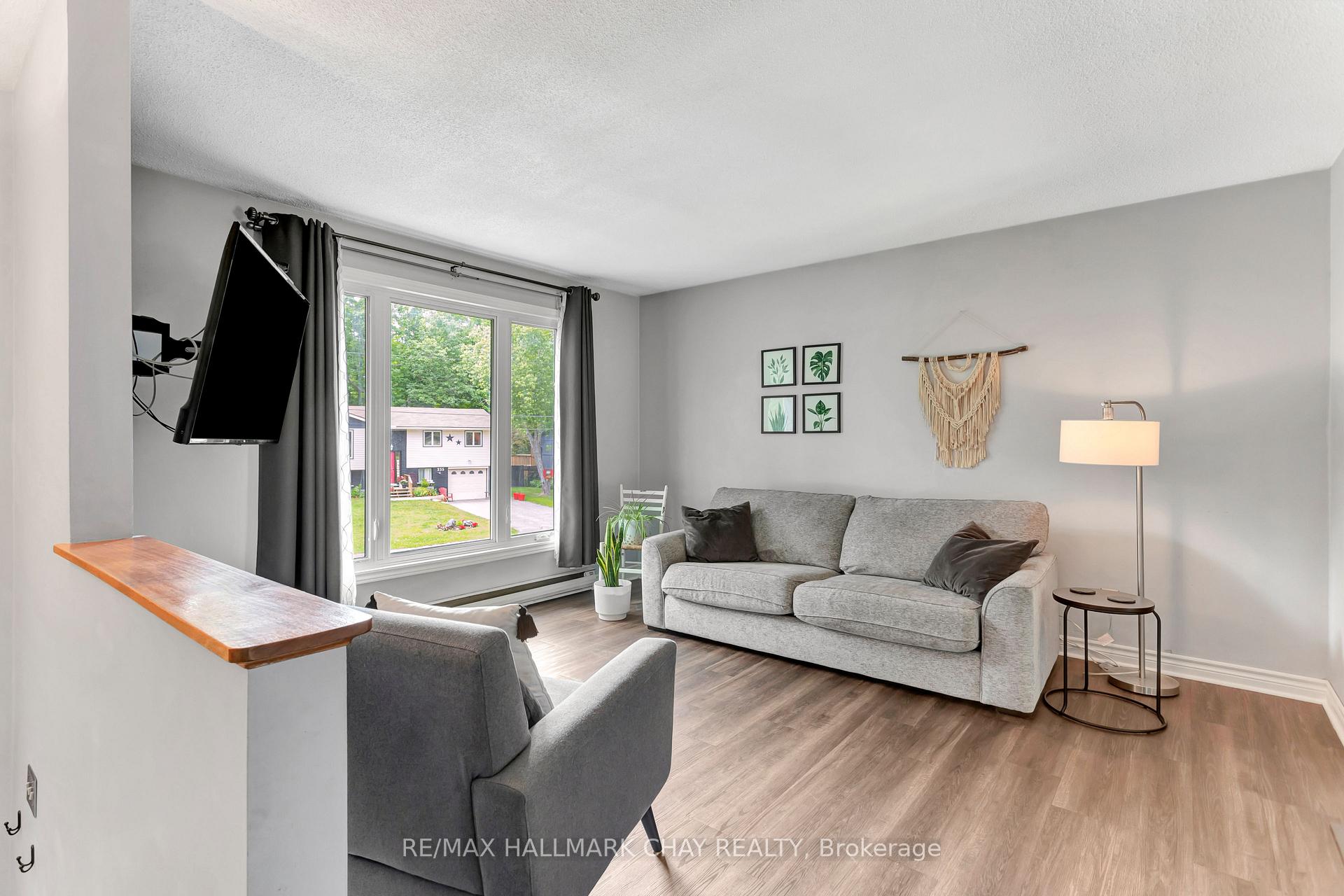 Photo 4 of 224 Oriole Crescent, Gravenhurst, Muskoka (S) — HOMEH