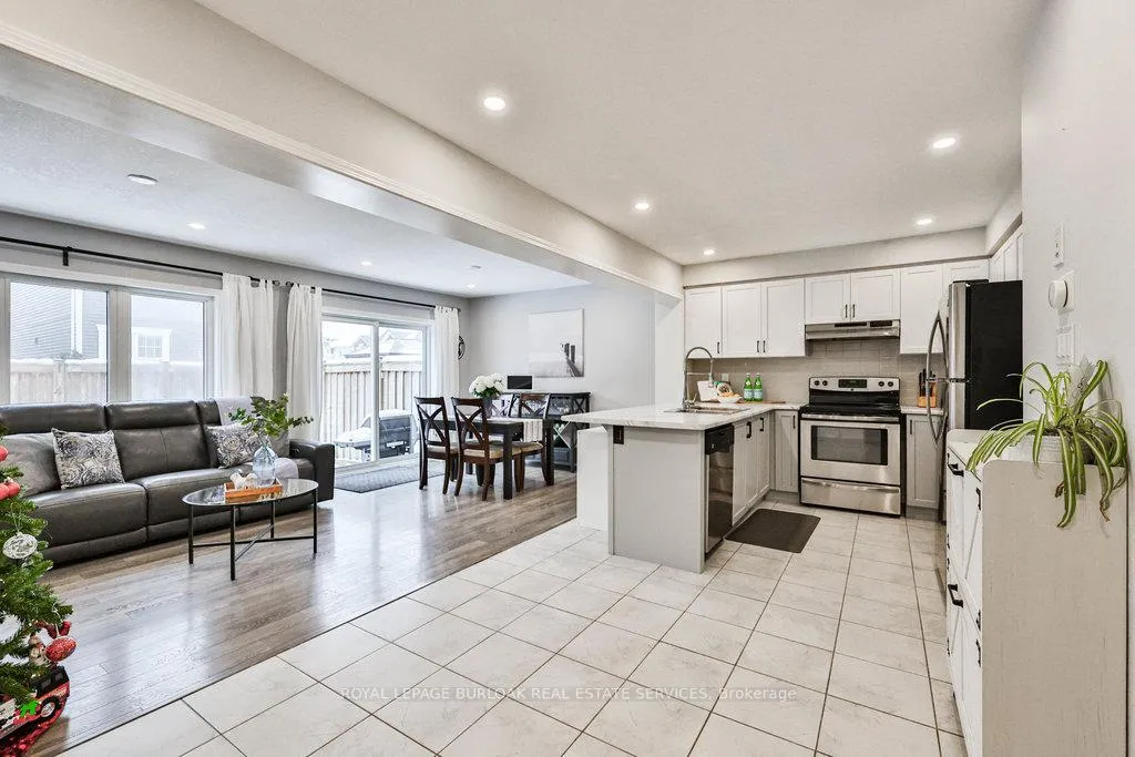 Photo 7 of 68 Lupo Drive, Hamilton, Waterdown — HOMEH