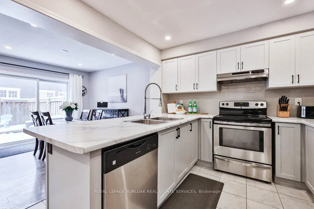 Photo 9 of 68 Lupo Drive, Hamilton, Waterdown — HOMEH