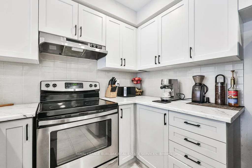 Photo 11 of 68 Lupo Drive, Hamilton, Waterdown — HOMEH