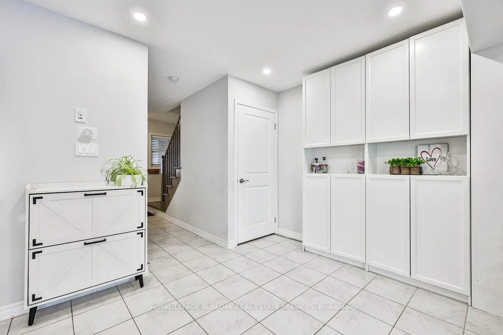 Photo 12 of 68 Lupo Drive, Hamilton, Waterdown — HOMEH