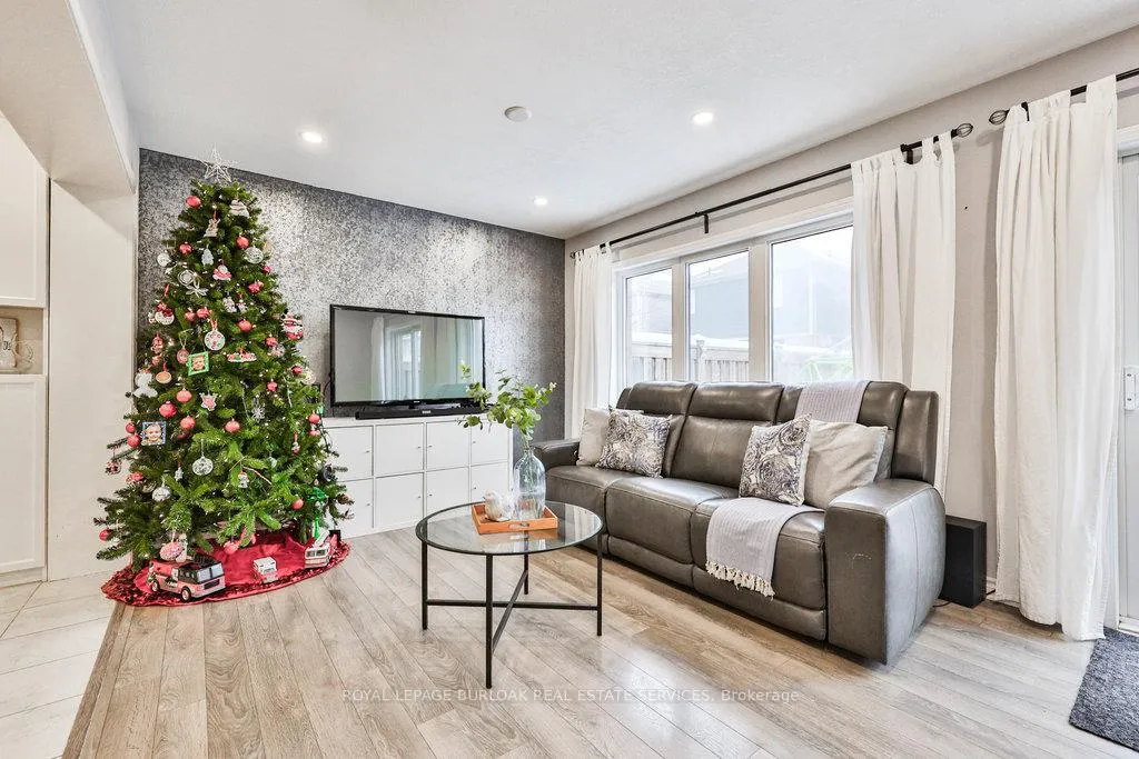 Photo 16 of 68 Lupo Drive, Hamilton, Waterdown — HOMEH